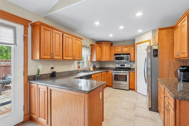 1055 SE Brentwood Drive, Waukee, IA 50263