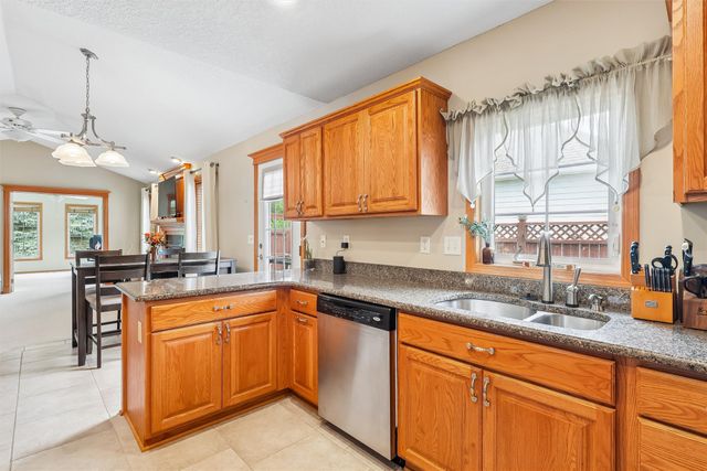 1055 SE Brentwood Drive, Waukee, IA 50263