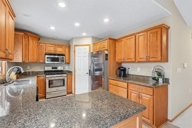 1055 SE Brentwood Drive, Waukee, IA 50263