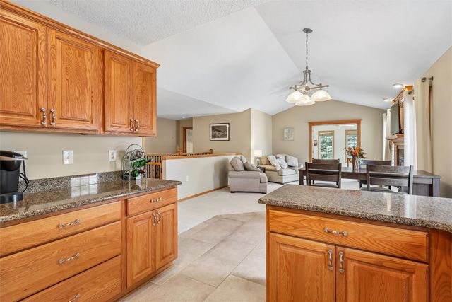 1055 SE Brentwood Drive, Waukee, IA 50263