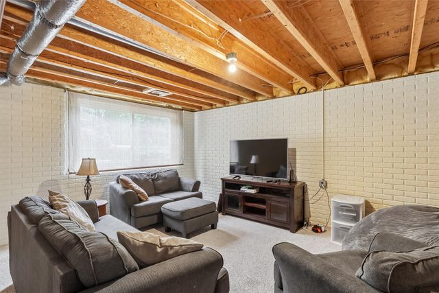 1055 SE Brentwood Drive, Waukee, IA 50263