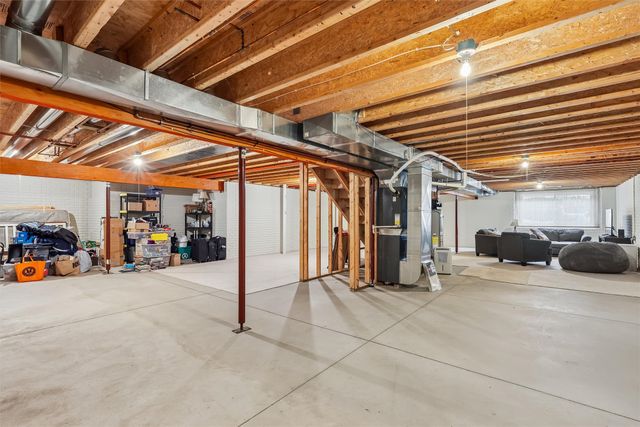 1055 SE Brentwood Drive, Waukee, IA 50263