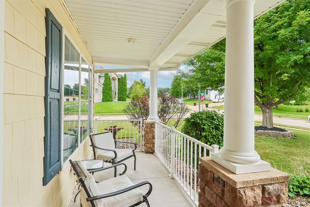 1055 SE Brentwood Drive, Waukee, IA 50263