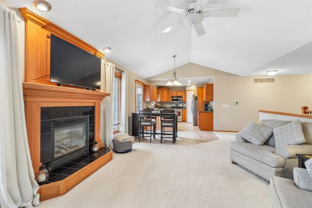 1055 SE Brentwood Drive, Waukee, IA 50263