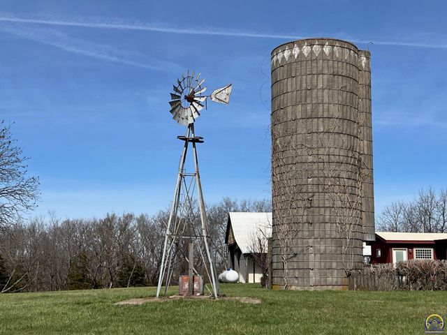 797 E 1217 Rd, Lawrence, KS 66047