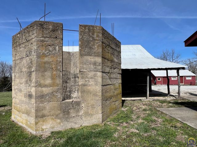 797 E 1217 Rd, Lawrence, KS 66047