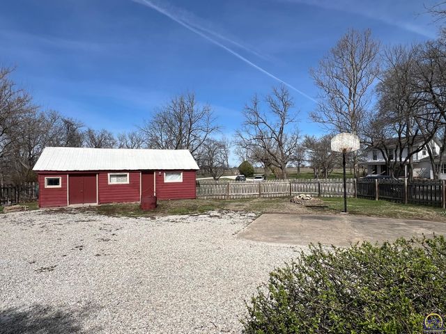 797 E 1217 Rd, Lawrence, KS 66047