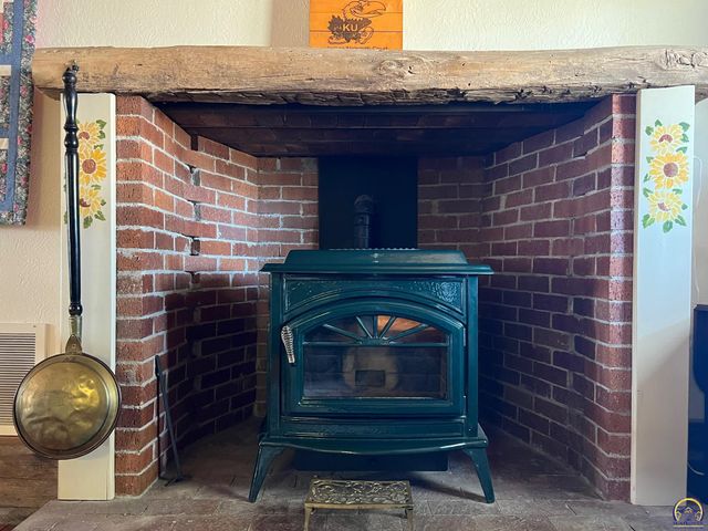 797 E 1217 Rd, Lawrence, KS 66047