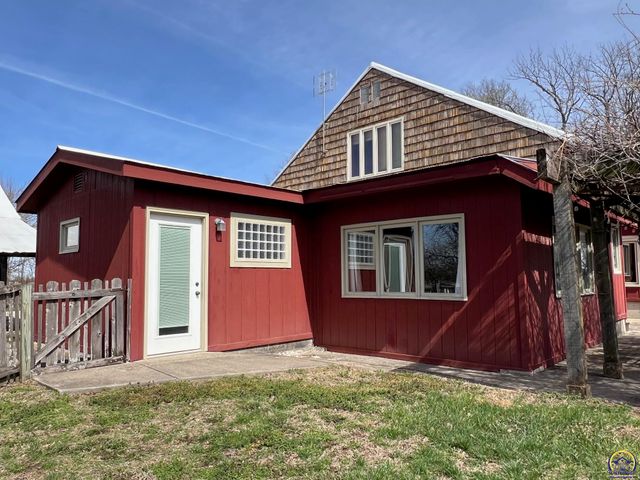 797 E 1217 Rd, Lawrence, KS 66047