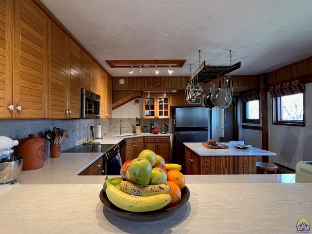 797 E 1217 Rd, Lawrence, KS 66047