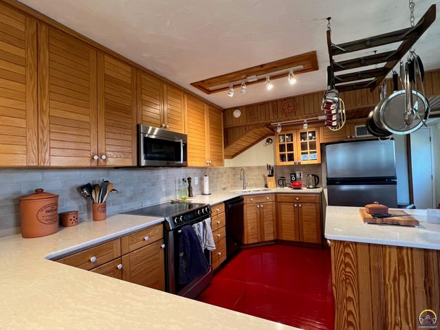 797 E 1217 Rd, Lawrence, KS 66047