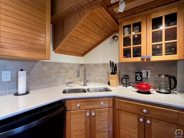 797 E 1217 Rd, Lawrence, KS 66047