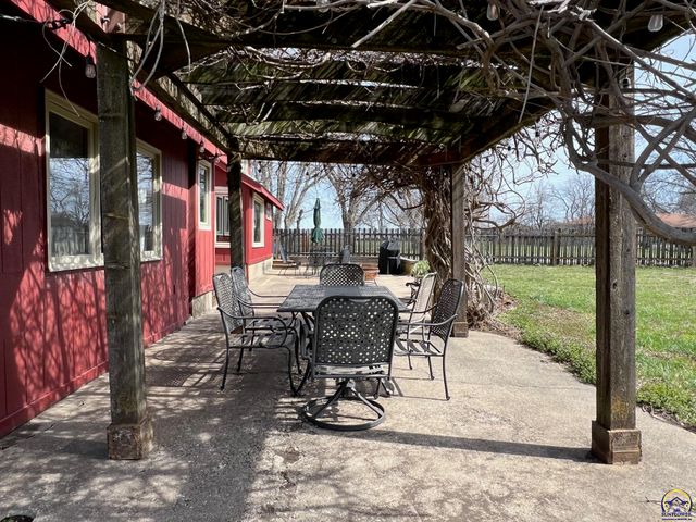 797 E 1217 Rd, Lawrence, KS 66047