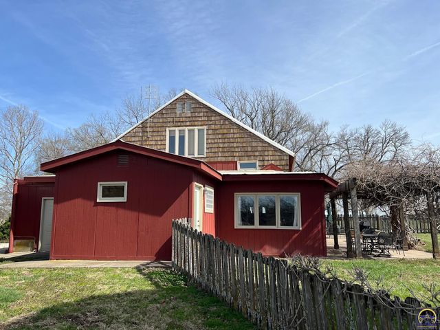 797 E 1217 Rd, Lawrence, KS 66047