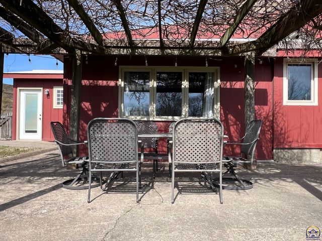 797 E 1217 Rd, Lawrence, KS 66047