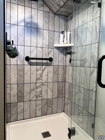 797 E 1217 Rd, Lawrence, KS 66047