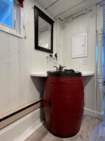 797 E 1217 Rd, Lawrence, KS 66047