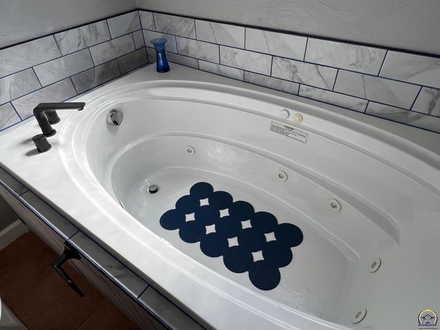 797 E 1217 Rd, Lawrence, KS 66047