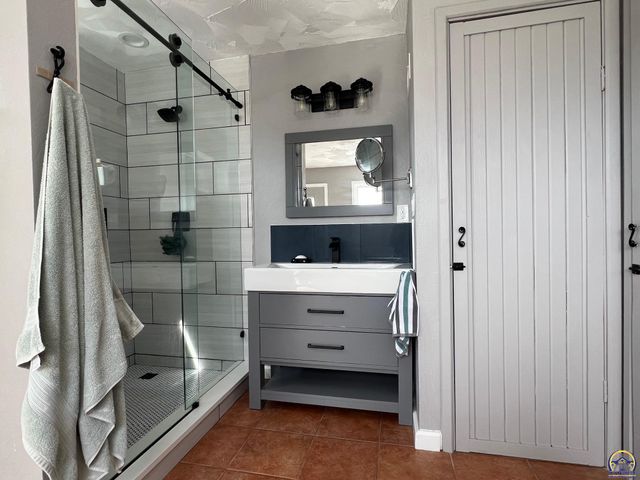 797 E 1217 Rd, Lawrence, KS 66047