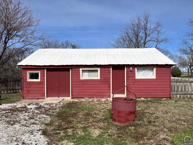 797 E 1217 Rd, Lawrence, KS 66047