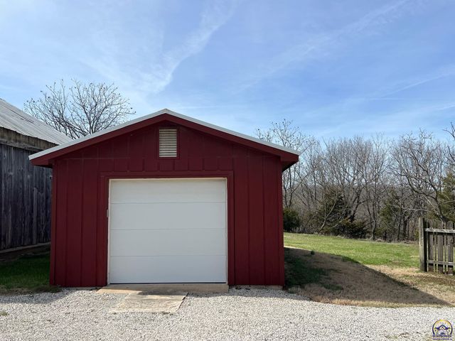 797 E 1217 Rd, Lawrence, KS 66047