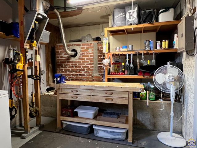 797 E 1217 Rd, Lawrence, KS 66047