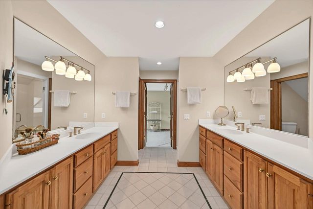 11024 N River TRAIL, Mequon, WI 53092