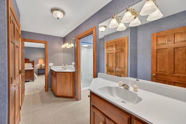 11024 N River TRAIL, Mequon, WI 53092
