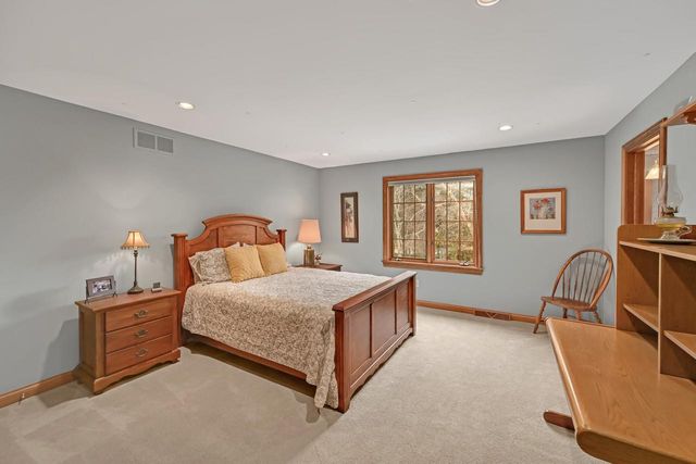 11024 N River TRAIL, Mequon, WI 53092