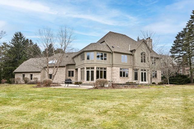 11024 N River TRAIL, Mequon, WI 53092