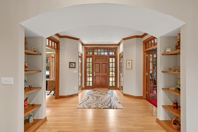 11024 N River TRAIL, Mequon, WI 53092