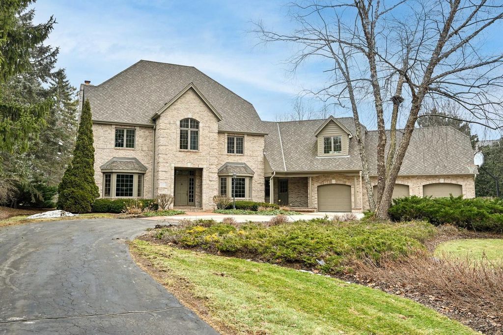 11024 N River TRAIL, Mequon, WI 53092