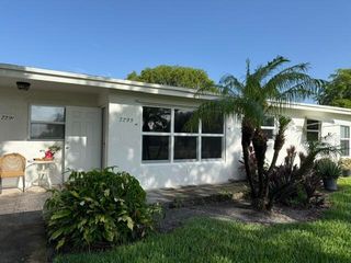 7293 W Oakridge Circle, Lake Worth, FL 33462