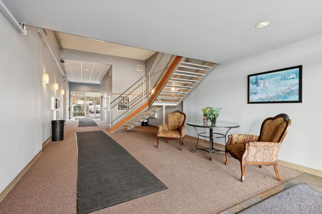 7050 183rd Street 302, Tinley Park, IL 60477