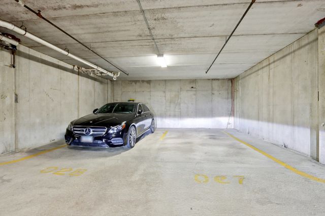 7050 183rd Street 302, Tinley Park, IL 60477