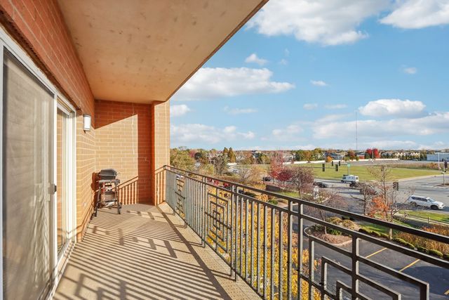 7050 183rd Street 302, Tinley Park, IL 60477