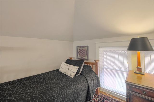 4215 Oak Street, Kansas City, MO 64111