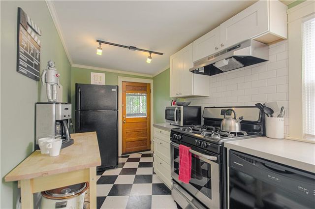 4215 Oak Street, Kansas City, MO 64111