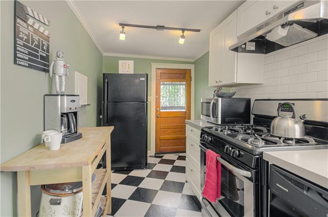 4215 Oak Street, Kansas City, MO 64111