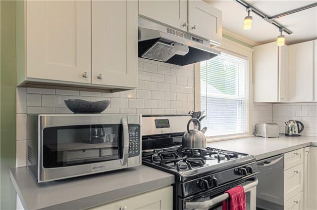 4215 Oak Street, Kansas City, MO 64111