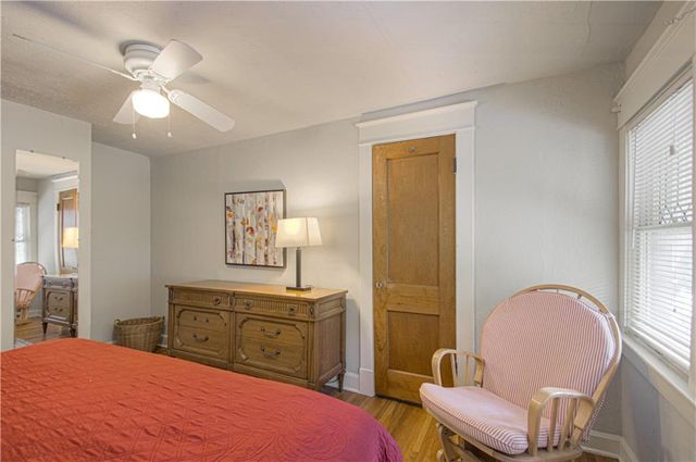 4215 Oak Street, Kansas City, MO 64111