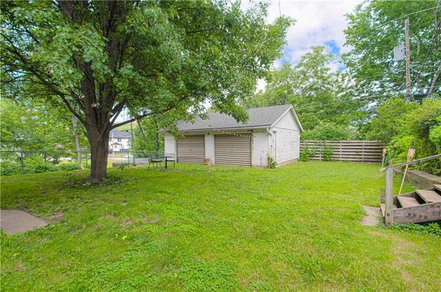 4215 Oak Street, Kansas City, MO 64111