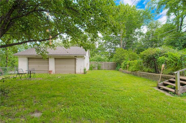 4215 Oak Street, Kansas City, MO 64111