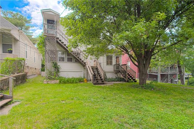 4215 Oak Street, Kansas City, MO 64111