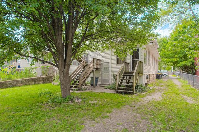 4215 Oak Street, Kansas City, MO 64111