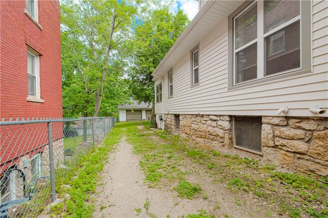 4215 Oak Street, Kansas City, MO 64111