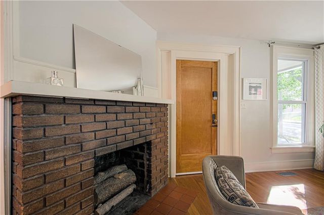 4215 Oak Street, Kansas City, MO 64111