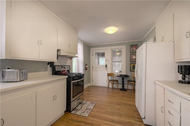 4215 Oak Street, Kansas City, MO 64111