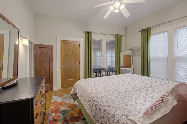 4215 Oak Street, Kansas City, MO 64111