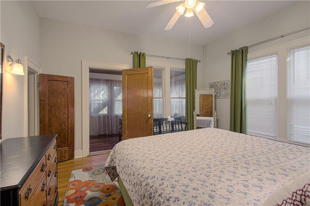 4215 Oak Street, Kansas City, MO 64111
